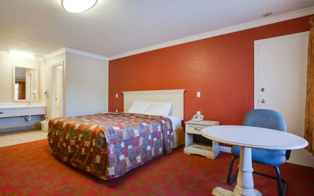photo 3 of Abby's Anaheimer Inn