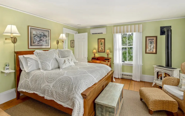 photo 4 of Abigail's Inn