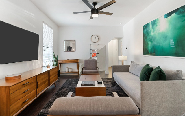 photo 2 of Abode Houston - Montrose Downtown