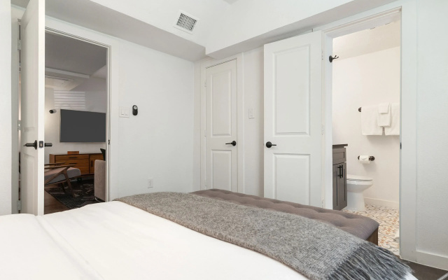 photo 4 of Abode Houston - Montrose Downtown