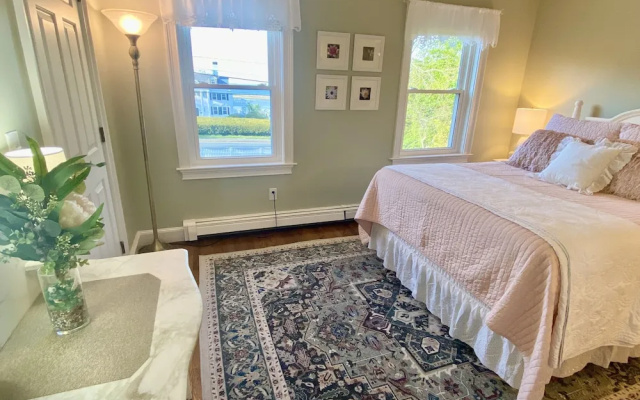 photo 3 of 3 Waves Bed & Breakfast
