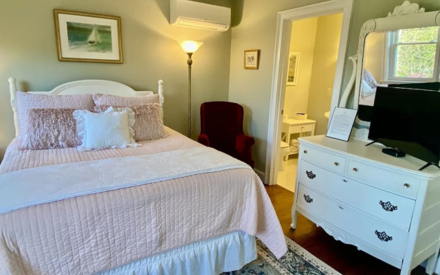 photo 4 of 3 Waves Bed & Breakfast