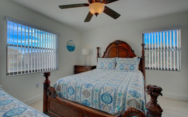 photo 3 of Absolute Anna Maria