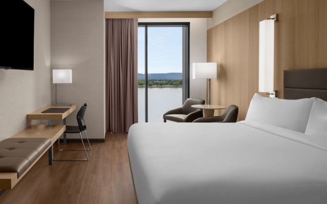 photo 3 of AC Hotel by Marriott Vancouver Waterfront