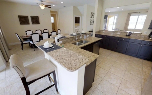 photo 2 of ACO PREMIUM - 6Bd pool and spa (1734)