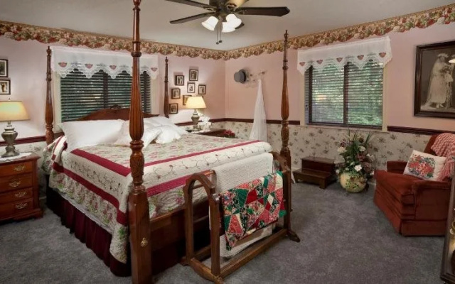 photo 2 of Acorn Bed And Breakfast at Mills River