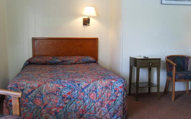 photo 4 of Acorn Motel