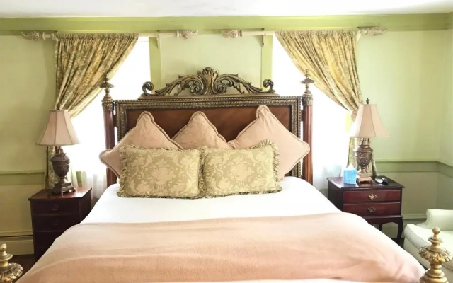 photo 2 of Admiral Farragut Inn