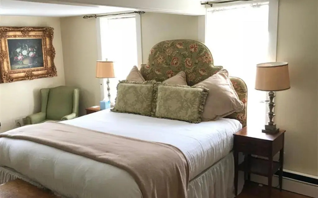 photo 3 of Admiral Farragut Inn