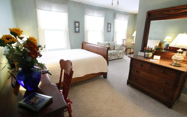 photo 2 of Admiral Fitzroy Inn