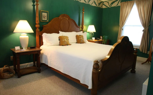 photo 3 of Admiral Fitzroy Inn