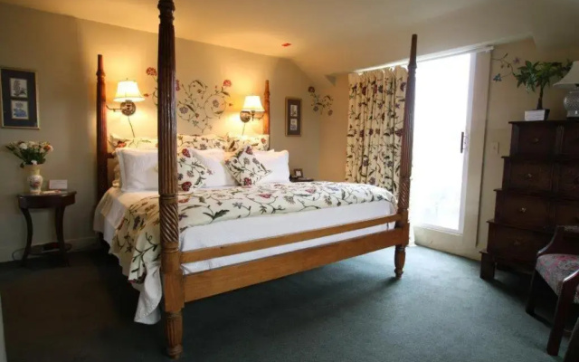 photo 5 of Admiral Fitzroy Inn
