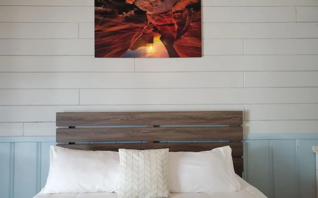 photo 4 of Hollywood Gardens Inn & Suites