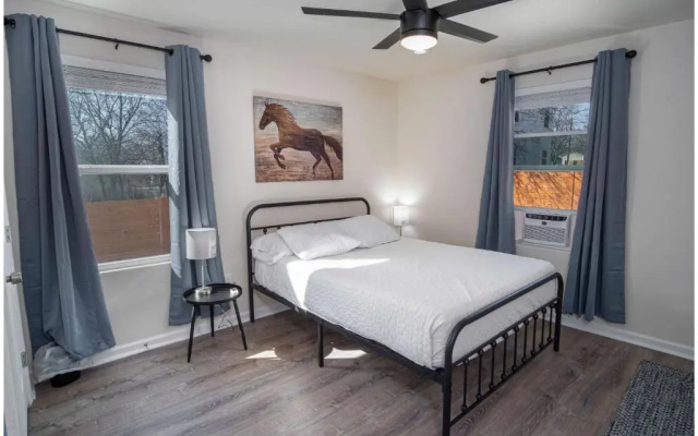 photo 3 of Adorable 2BR Guesthouse Close to Riverwalk and DT
