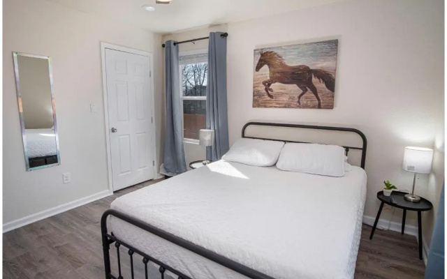 photo 4 of Adorable 2BR Guesthouse Close to Riverwalk and DT