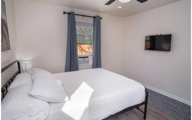 photo 5 of Adorable 2BR Guesthouse Close to Riverwalk and DT