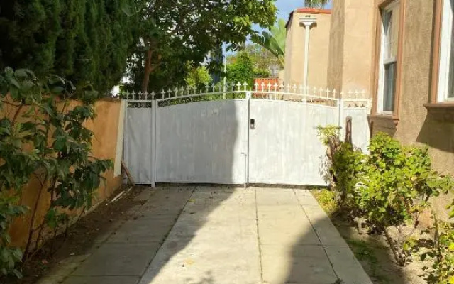 photo 2 of Adorable 3Bd, 3Ba Home in Beverly Hills