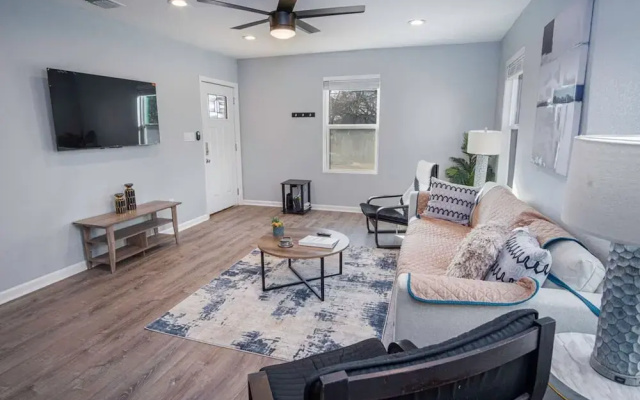 photo 3 of Adorable 4BR 2BA Close to Riverwalk and Downtown