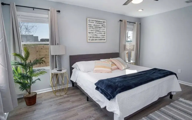 photo 4 of Adorable 4BR 2BA Close to Riverwalk and Downtown