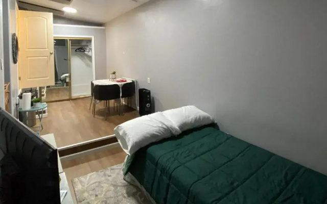 photo 2 of Adorable Studio in SF, near Daly City BART