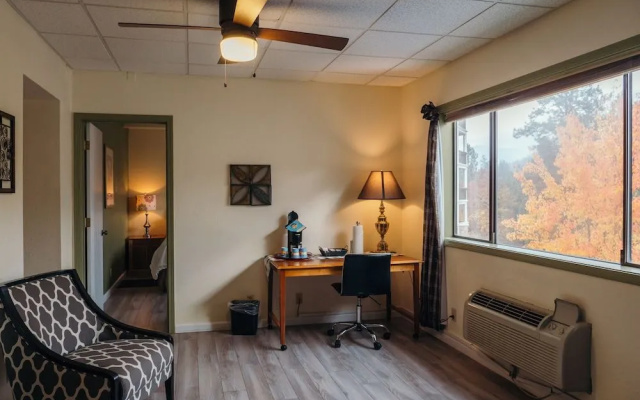 photo 2 of Adventure Inn