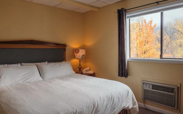 photo 3 of Adventure Inn