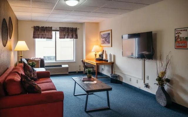photo 4 of Adventure Inn
