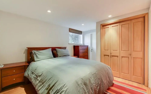 photo 4 of Aesthetically Elegant Downstairs Unit In Oakland 1 Bedroom Apts by Redawning
