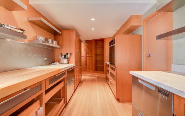 photo 5 of Aesthetically Elegant Downstairs Unit In Oakland 1 Bedroom Apts by Redawning