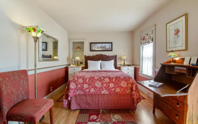 photo 3 of After Eight Bed and Breakfast