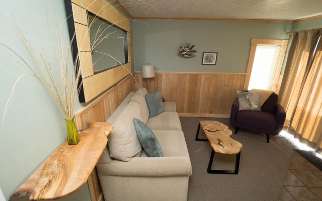 photo 3 of Agate Beach Motel