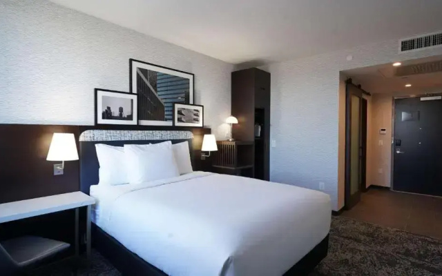 photo 2 of DoubleTree by Hilton Long Island City, NY