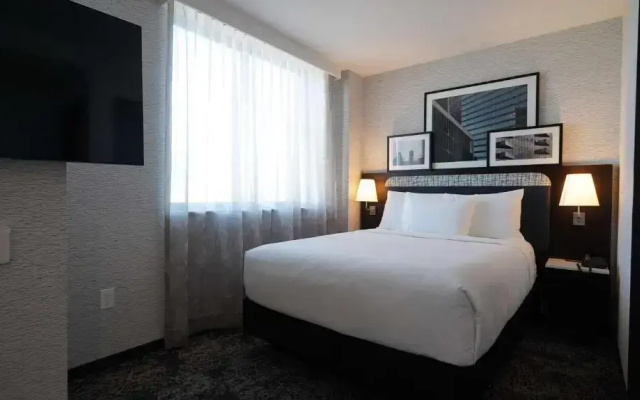 photo 4 of DoubleTree by Hilton Long Island City, NY