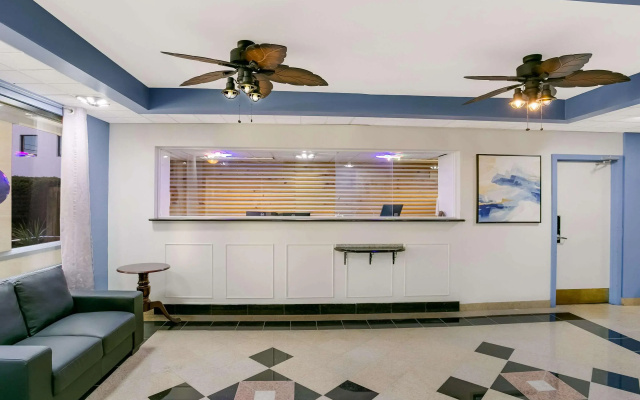 photo 2 of Dutchland Motel