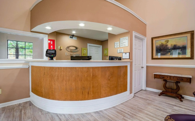 photo 2 of Econo Lodge Inn & Suites Cayce I-26 Airport