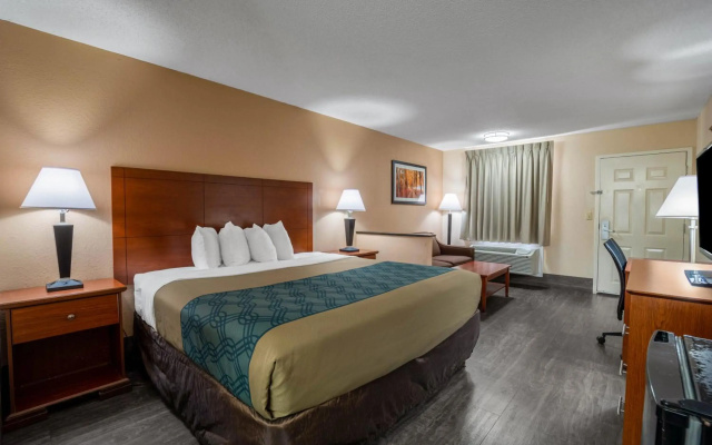 photo 3 of Econo Lodge Inn & Suites Cayce I-26 Airport