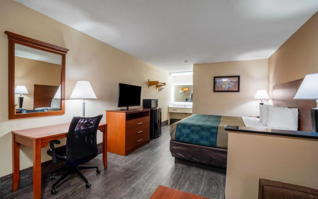 photo 4 of Econo Lodge Inn & Suites Cayce I-26 Airport