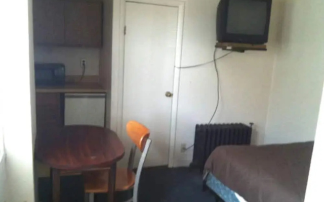 photo 4 of Airport Lodge