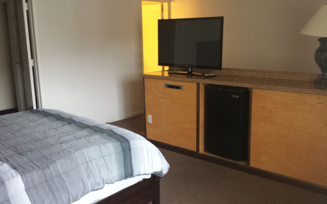 photo 3 of Airport Motor Inn Lounge/Package Store