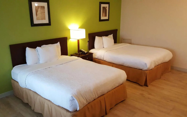 photo 2 of Waterfront Inn PHL Airport