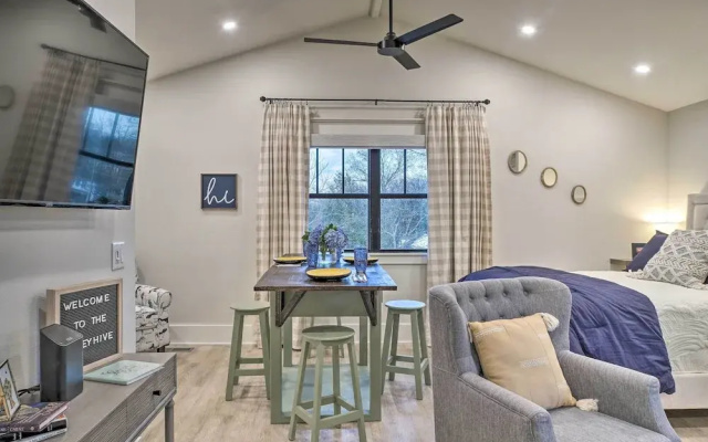 photo 2 of Airy Bentonville Studio < 1 Mile to City Square!