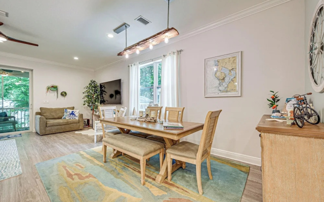 photo 3 of Airy Coastal Casa on Park: 6 Mi to Honeymoon Isle!