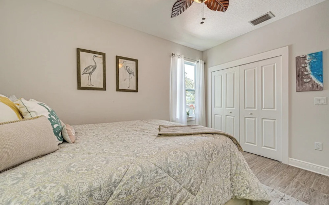 photo 4 of Airy Coastal Casa on Park: 6 Mi to Honeymoon Isle!