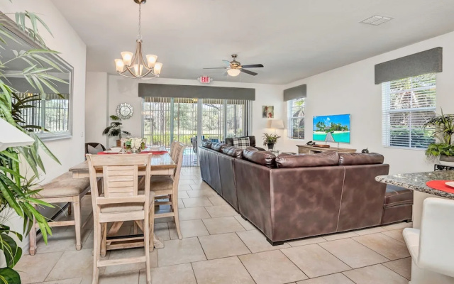 photo 2 of Airy Home and Private View - 5bd/5ba Townhome With CDC Cleaning Standards #5st743