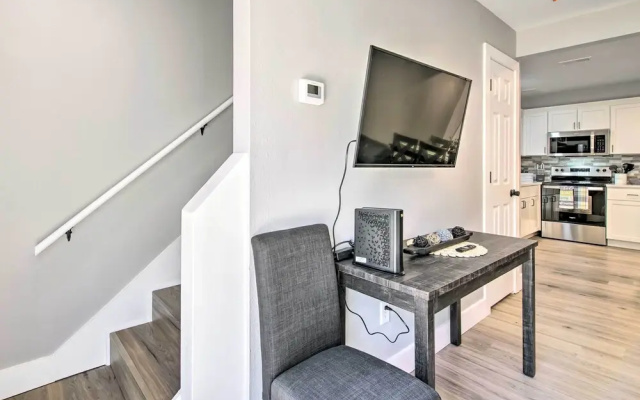 photo 3 of Airy Townhome: Close to Kayaking & Boating!