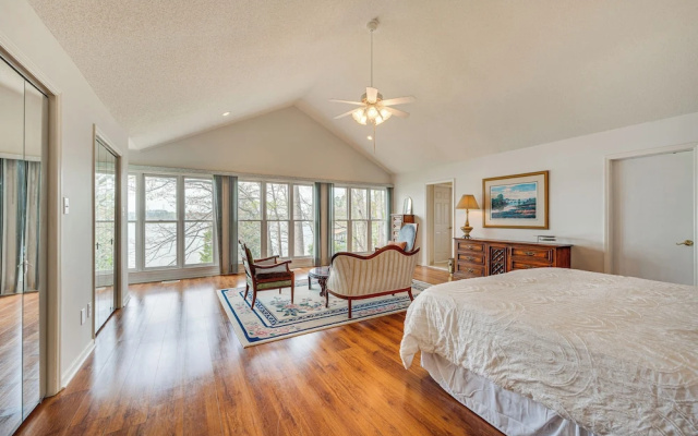 photo 4 of Lakefront Troutman House w/ Spectacular Sunsets!