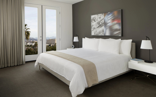 photo 3 of AKA Beverly Hills