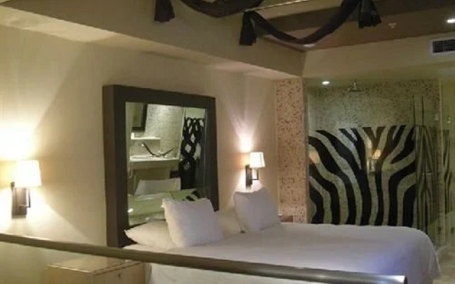 photo 2 of Aladdin Hotel Miami