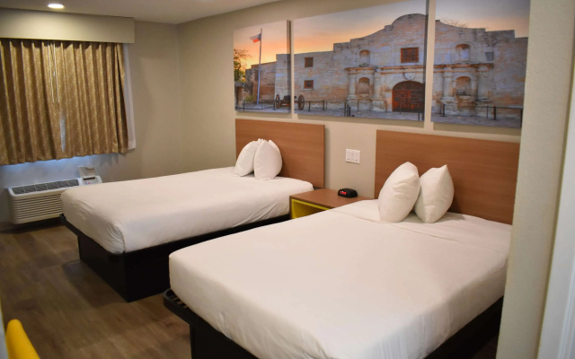 photo 4 of Days Inn by Wyndham San Antonio Alamo/Riverwalk