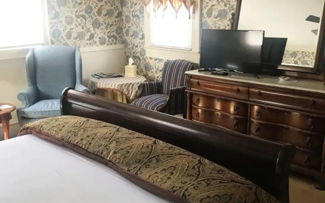 photo 5 of Albemarle Inn